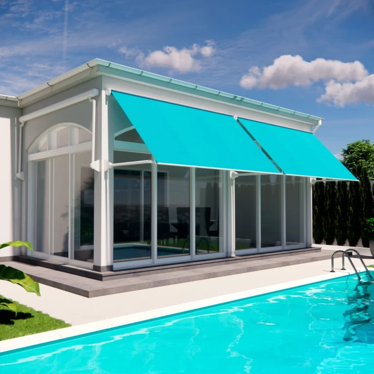 ronos Box turquesas con cofres y brazos blancos sobre un cerramiento acristalado junto a una piscina.
